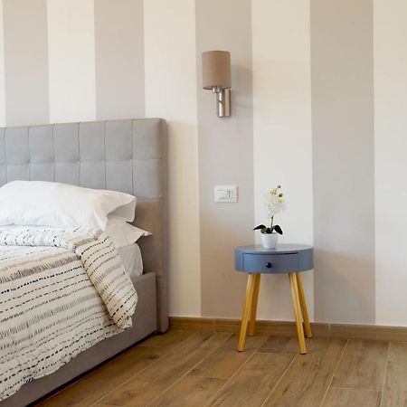 Minerva Rooms Pavia Bagian luar foto