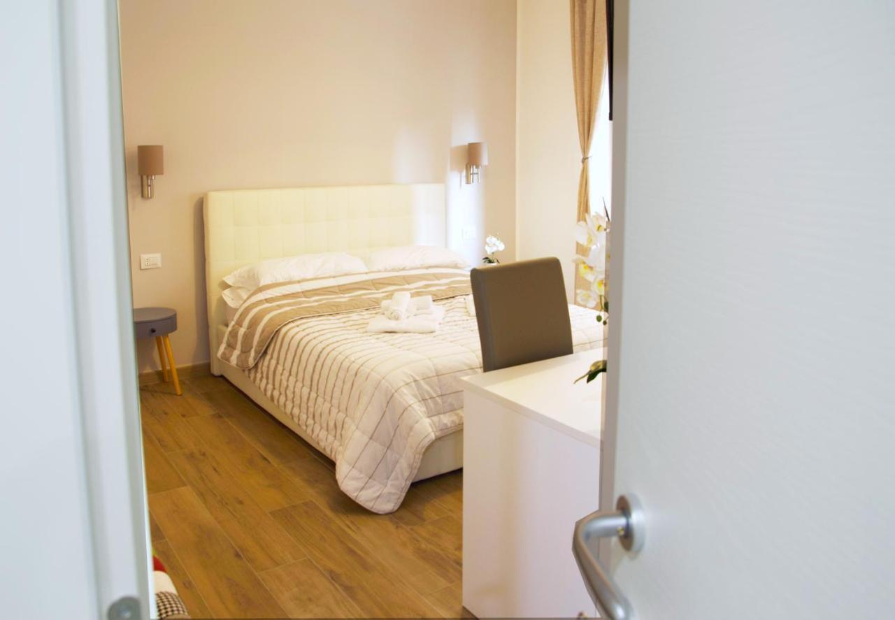 Minerva Rooms Pavia Bagian luar foto