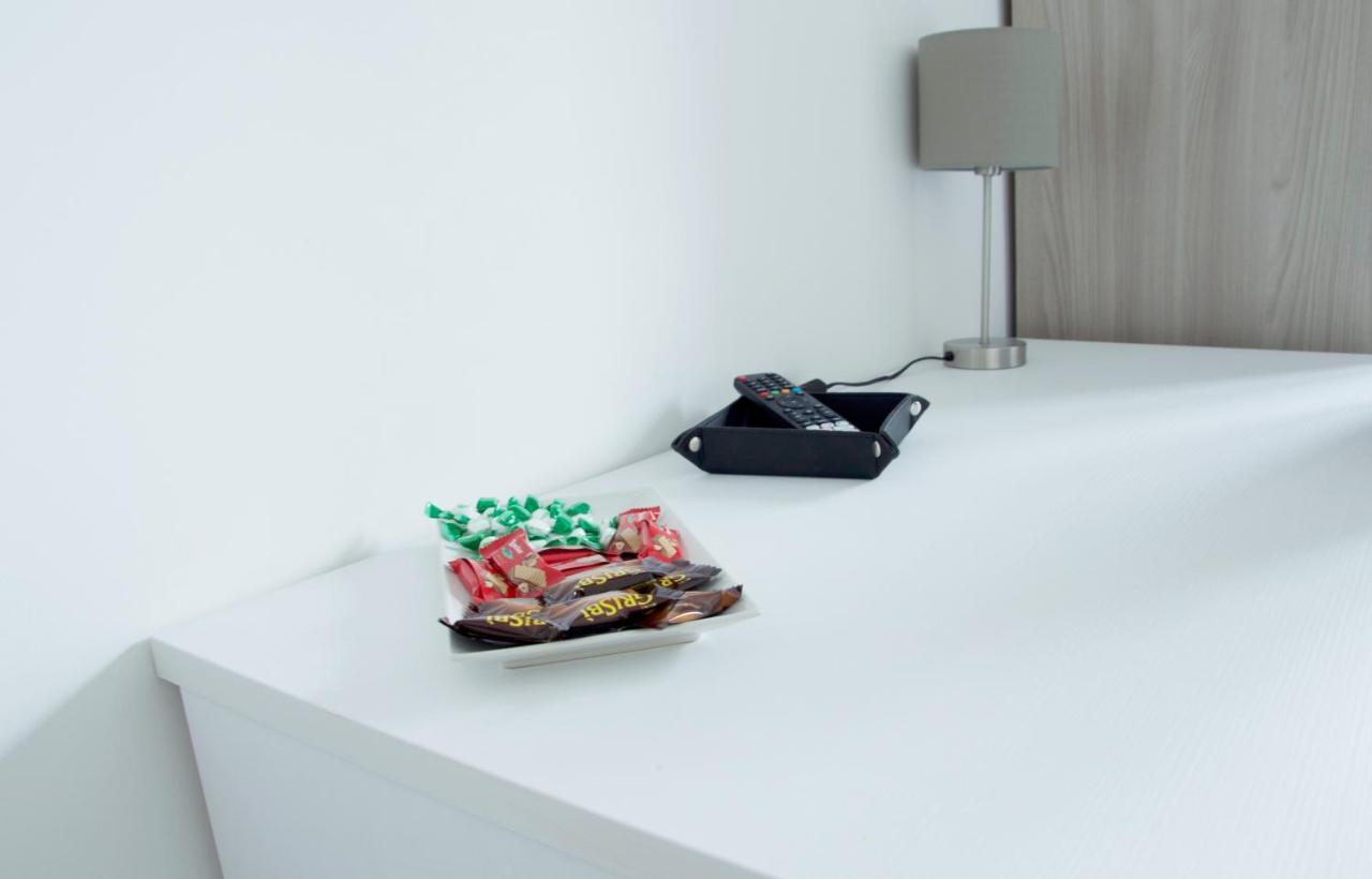 Minerva Rooms Pavia Bagian luar foto