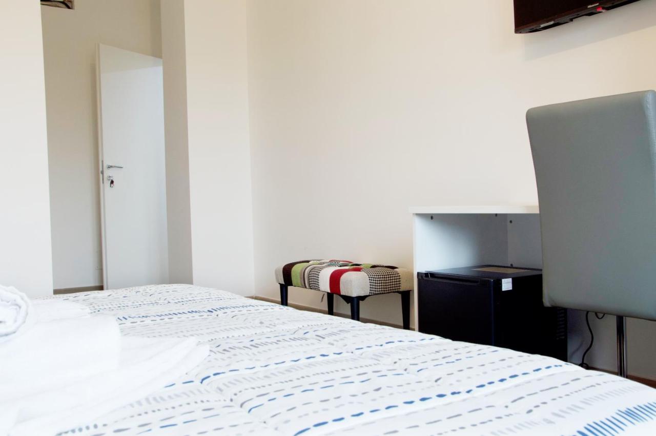 Minerva Rooms Pavia Bagian luar foto