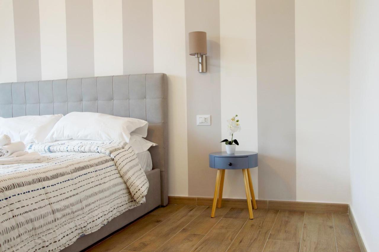 Minerva Rooms Pavia Bagian luar foto