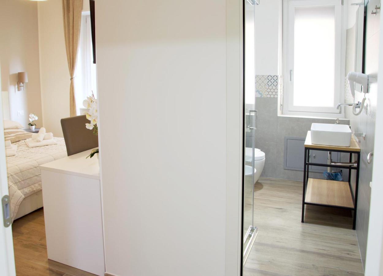 Minerva Rooms Pavia Bagian luar foto