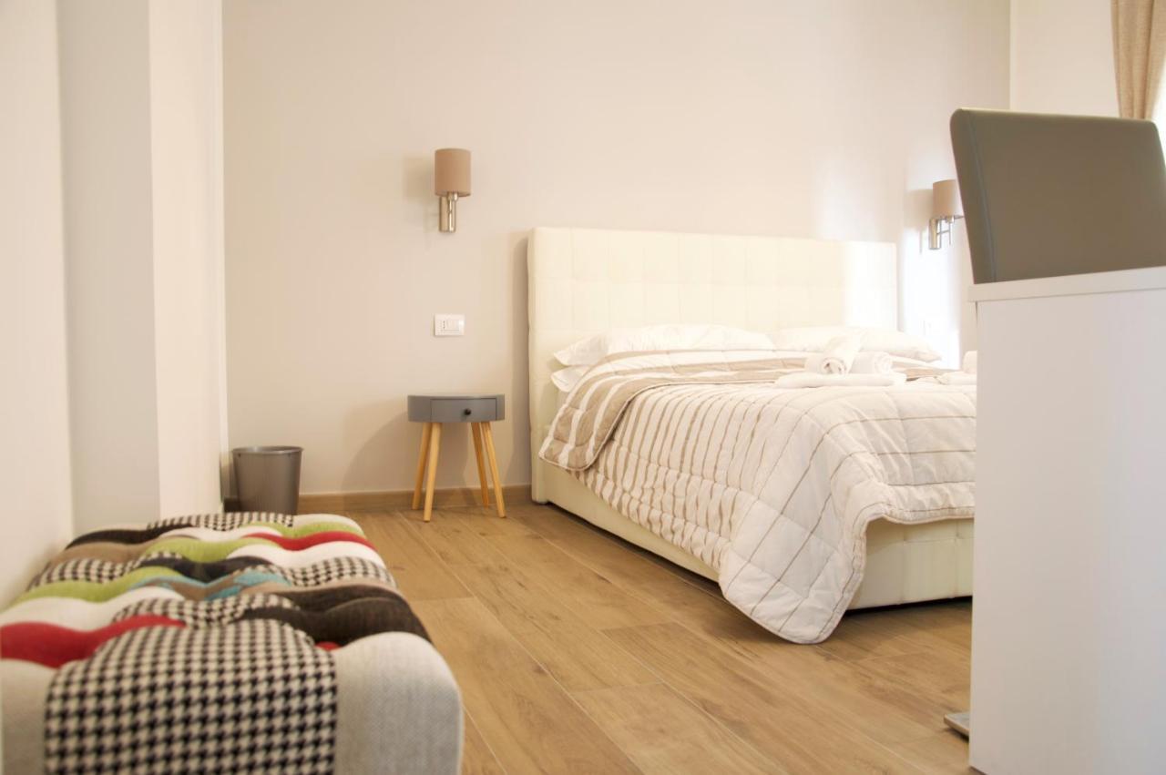 Minerva Rooms Pavia Bagian luar foto