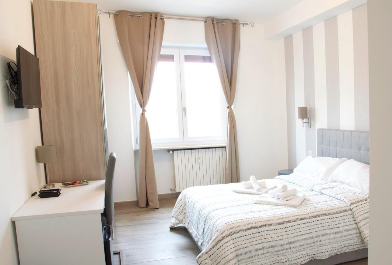 Minerva Rooms Pavia Bagian luar foto