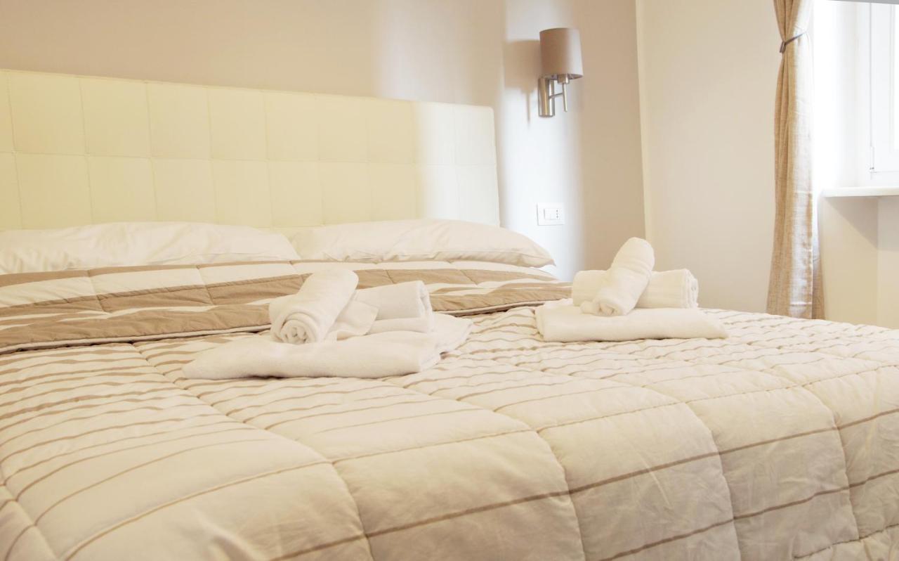 Minerva Rooms Pavia Bagian luar foto