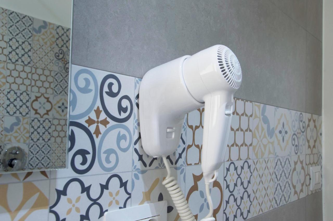 Minerva Rooms Pavia Bagian luar foto
