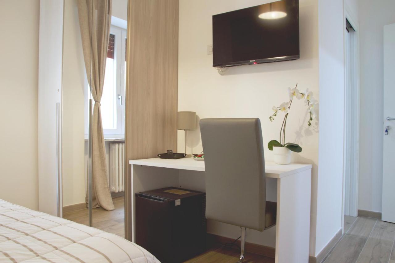 Minerva Rooms Pavia Bagian luar foto